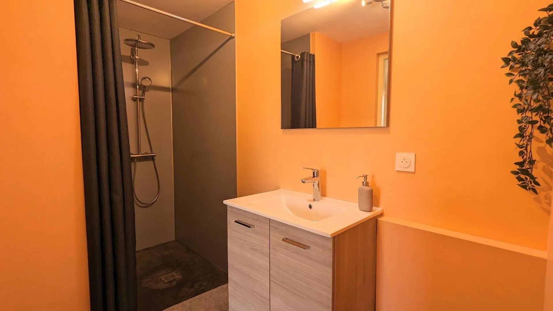 Gite Renove Avec Terrasse, Randonnees Et Activites Culturelles En Haute-Loire - Fr-1-582-470 Le Mas-de-Tence France